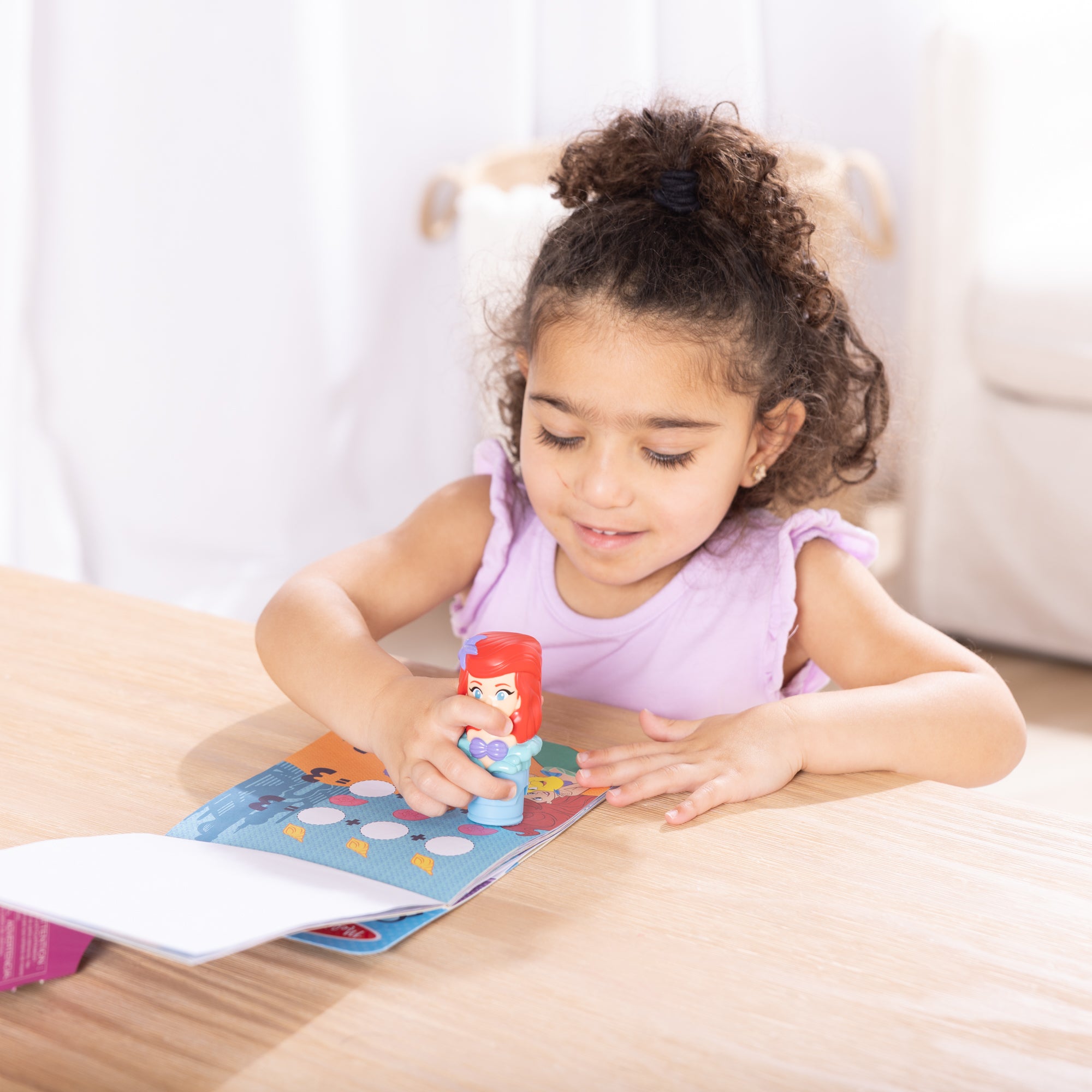 Sticker WOW!? Disney Ariel Bundle: Activity Pad & Sticker Stamper + Mini Activity Pad and 200 Refill Stickers - Image 7