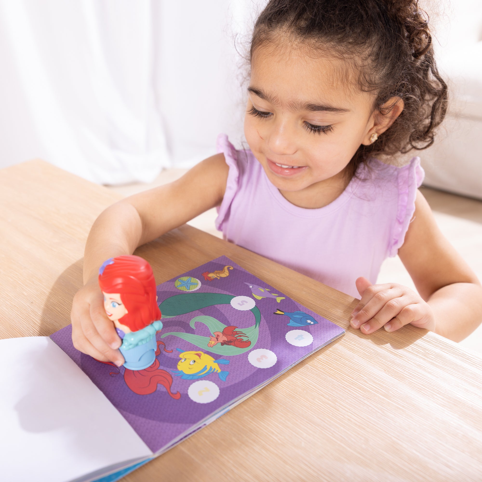 Sticker WOW!? Disney Ariel Bundle: Activity Pad & Sticker Stamper + Mini Activity Pad and 200 Refill Stickers - Image 6