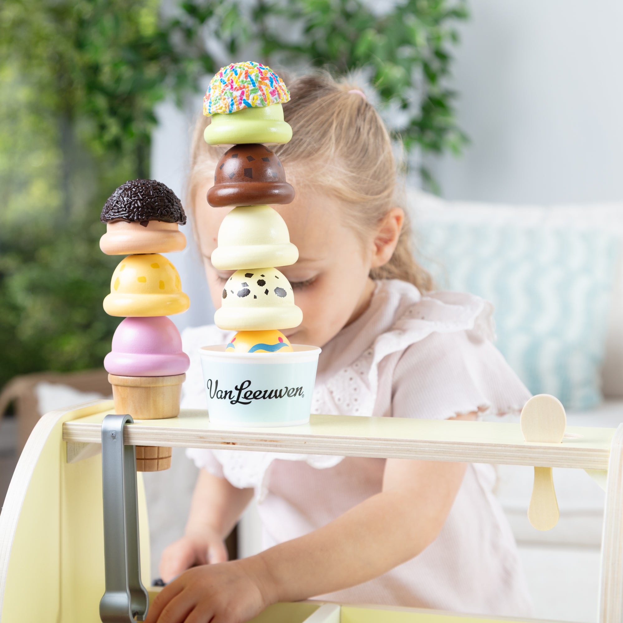 Melissa & Doug x Van Leeuwen Wooden Ice Cream Counter - Image 5
