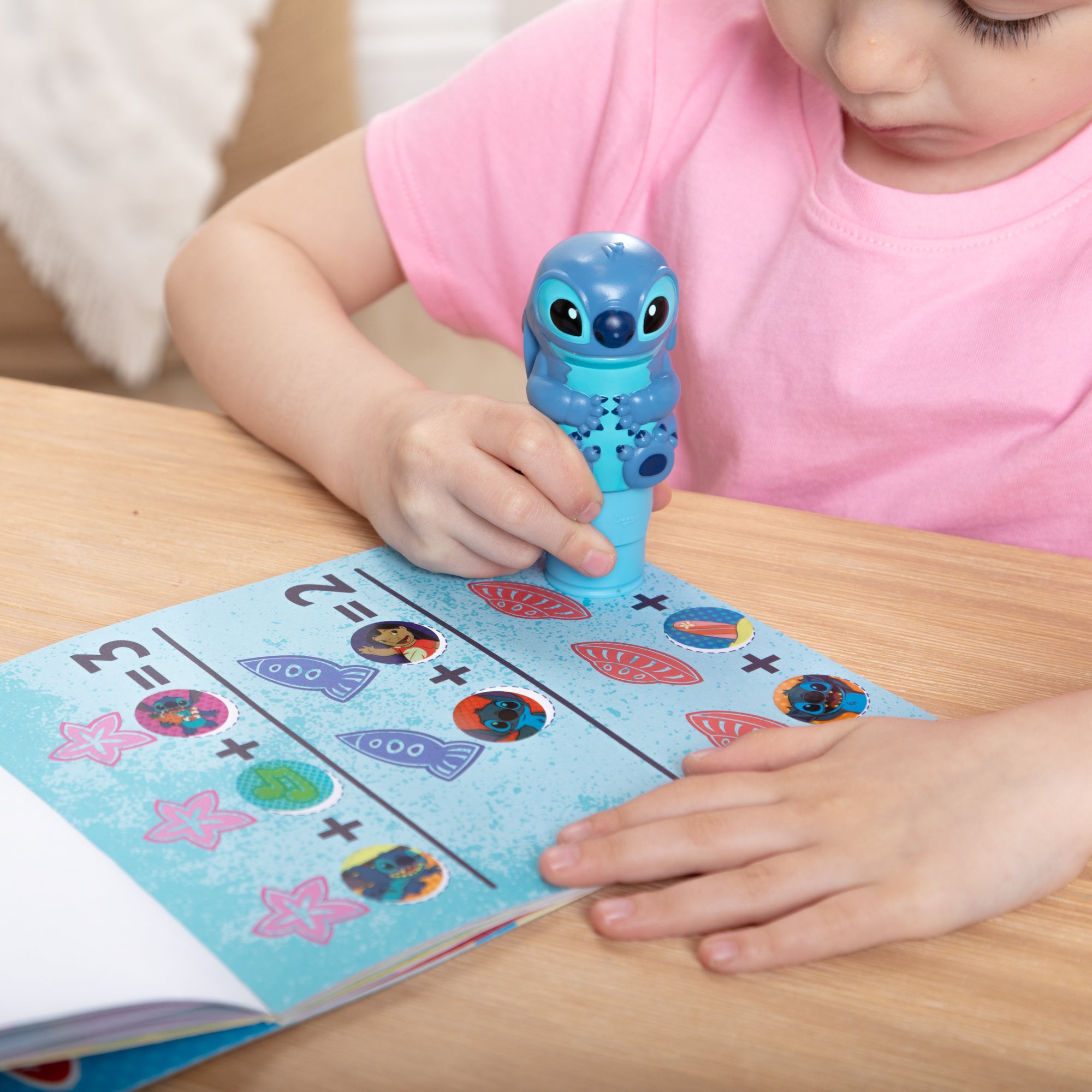Sticker WOW!? Disney Stitch Bundle: Activity Pad & Sticker Stamper + Mini Activity Pad and 200 Refill Stickers - Image 5