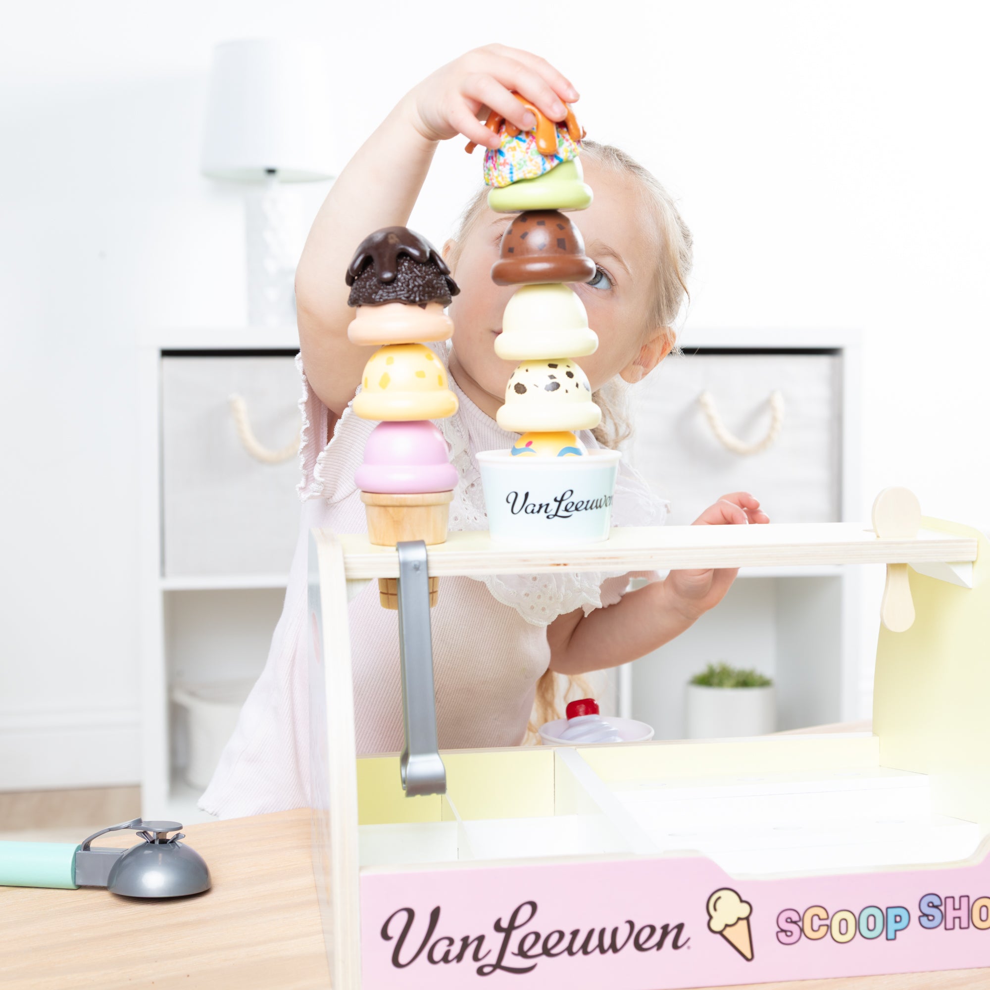 Melissa & Doug x Van Leeuwen Wooden Ice Cream Counter - Image 4